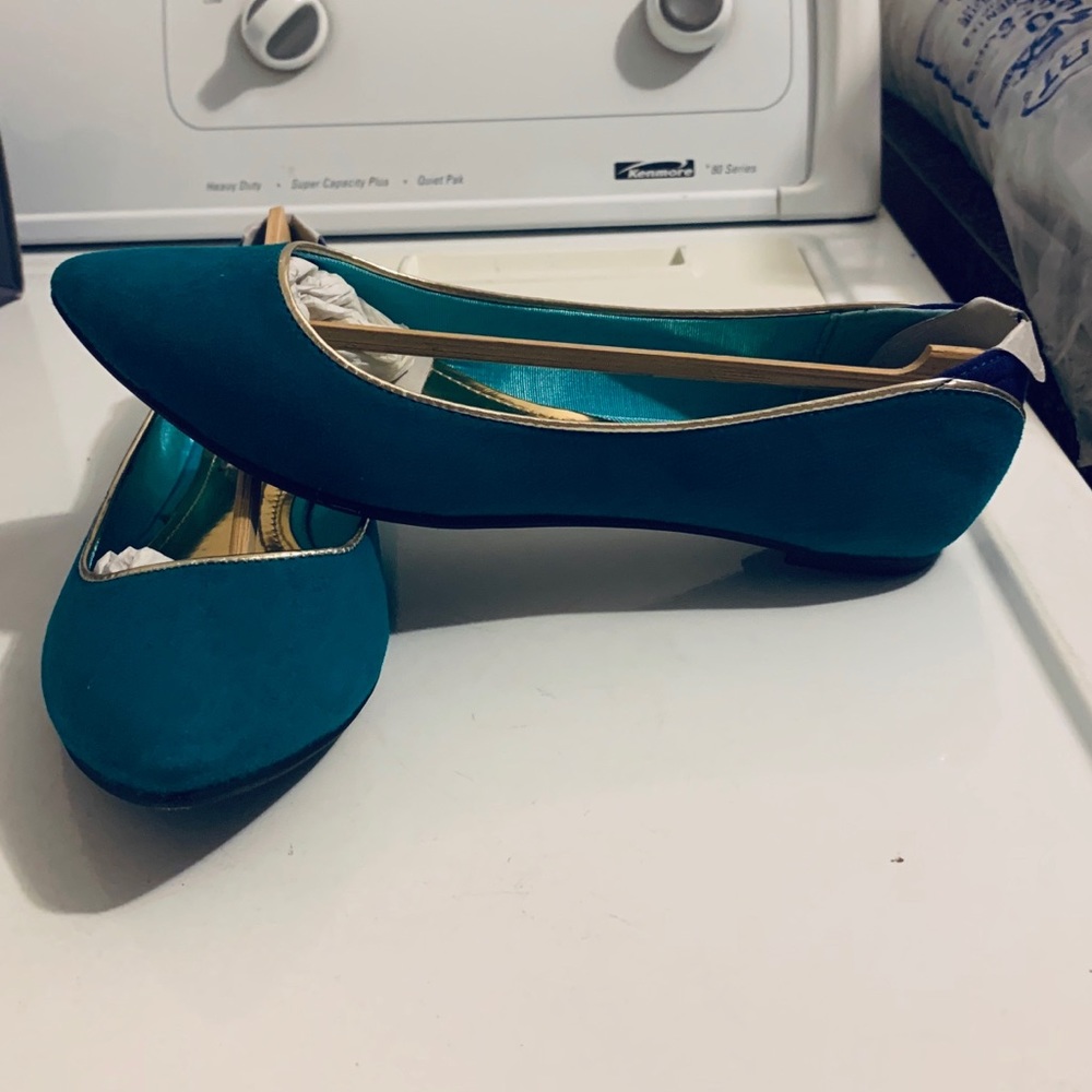 Jennifer Lopez Turquoise flats Size 5.5